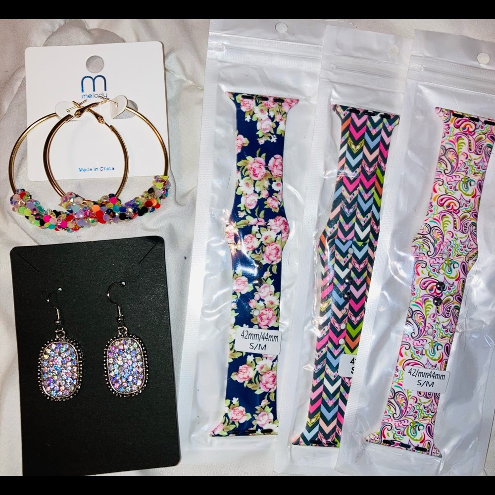 💋👛🎉 $65 VALUE Accessory Bundle!!! 📌SOLD📌 - Picture 3 of 3
